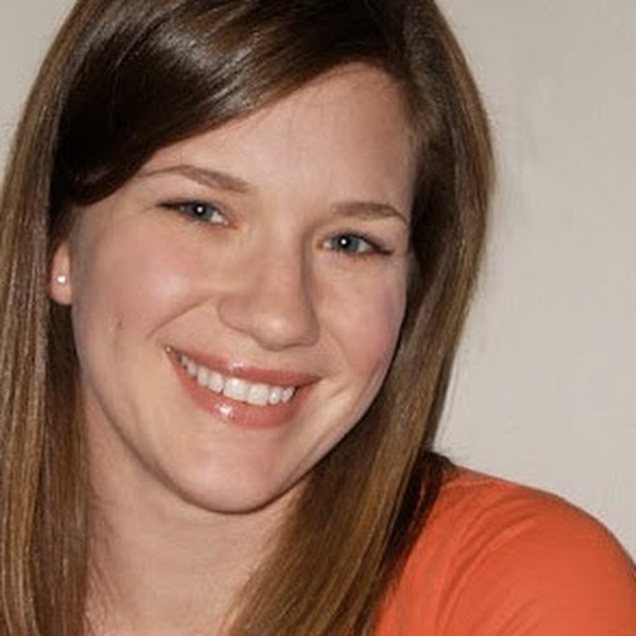 Meet your Posher, Laura - Picture 1 of 1